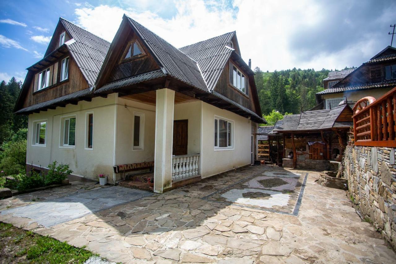 Сервус Guest Hotel Yaremche Exterior photo