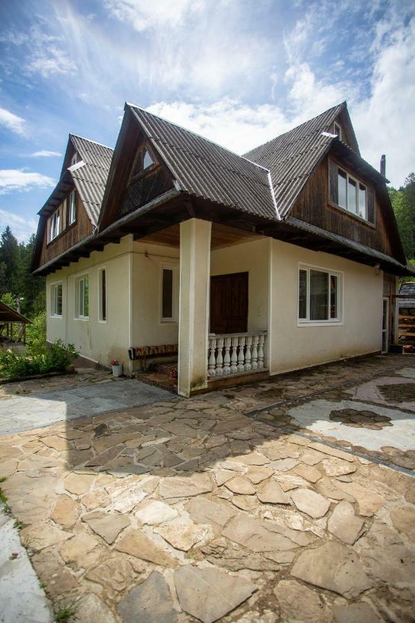 Сервус Guest Hotel Yaremche Exterior photo